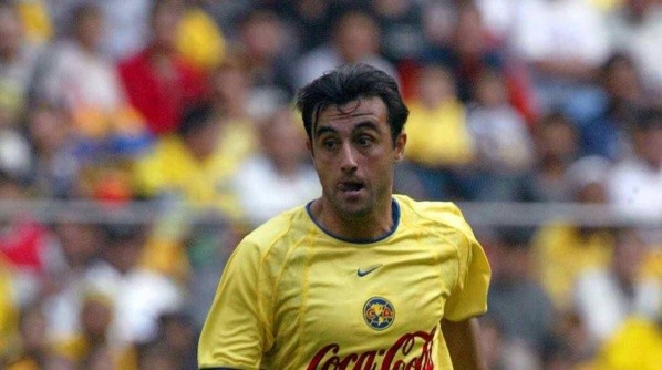 He played only a few matches with América before being sidelined from the squad.