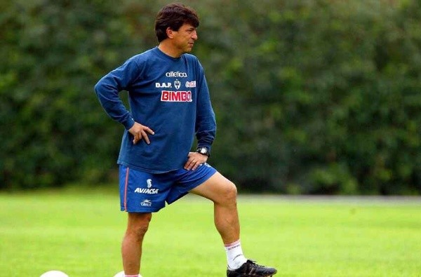 Passarella, al frente de los entrenamientos de Rayados.