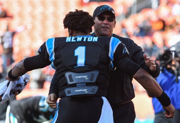 Cam Newton y Ron Rivera