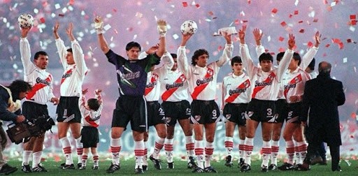 El &quot;3&quot; saluda a la afición de River y es campeón de la Copa Libertadores tras vencer al América de Cali