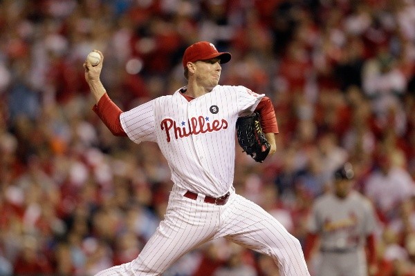 Pitcher Robin Roberts of the Philadelphia Phillies throws during a News  Photo - Getty Images