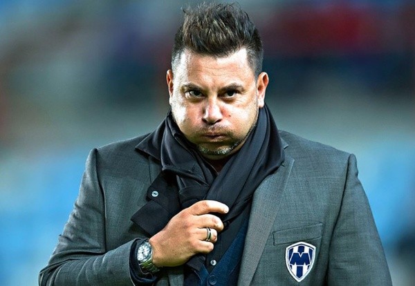 El DT Antonio Mohamed podría perder dos futbolistas importantes.