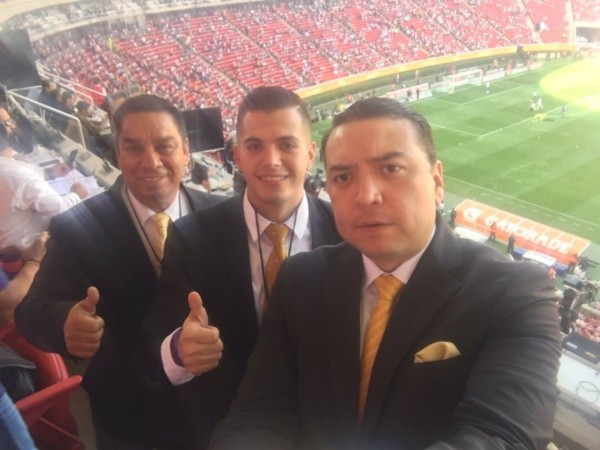 Barrón, en el medio, y González, a la derecha, juntos en una transmisión.