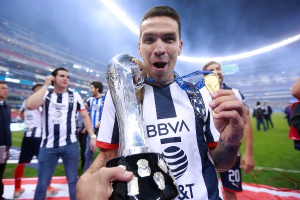 Noche soñada para Rayados en el Azteca: Celso Ortiz levanta el trofeo de la Liga MX.