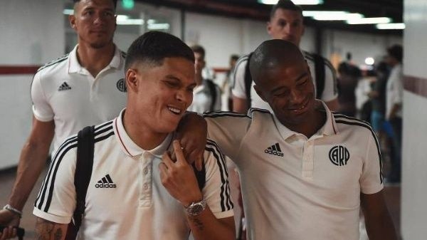 De La Cruz junto a Quintero. (Foto: Prensa River)