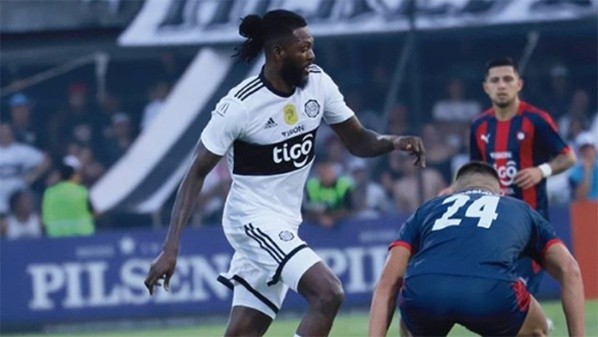 Codas facilitó la llegada de Adebayor a Olimpia.