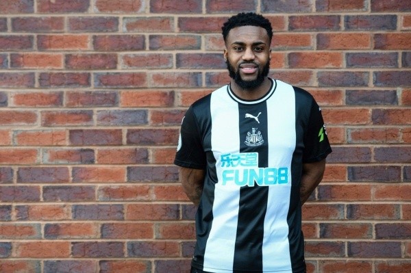 Danny Rose vistiendo los colores de Newcastle.