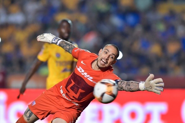 Saldívar intentar salvar a Pumas frente a Tigres por el Clausura 2020.