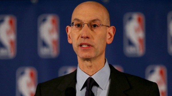 Adam Silver, Comisionado de NBA, anunció la medida (Foto: Getty)