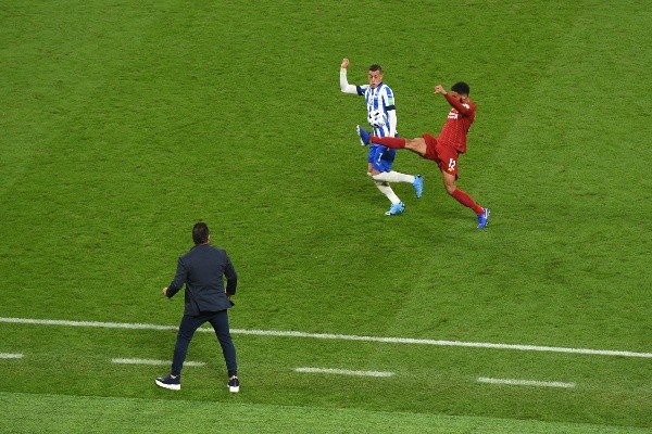 Antonio Mohamed vive como un jugador el partido ante el Liverpool por el Mundial de Clubes.