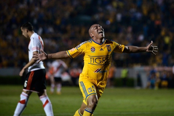 Pasado en Tigres: Arévalo Ríos festeja su gol frente a River por la Copa Libertadores 2015.