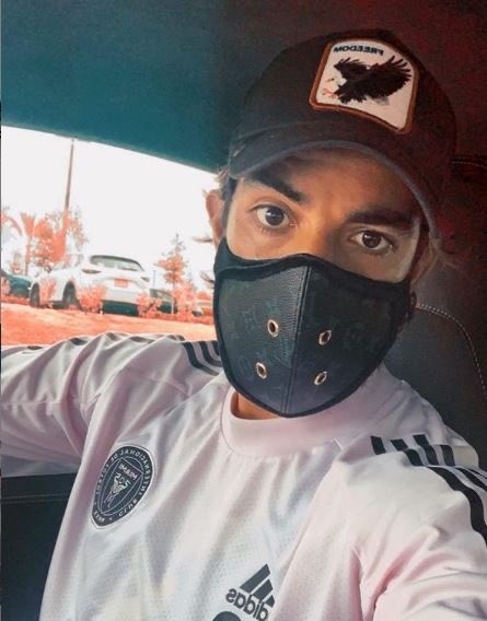 Rodolfo Pizarro terminó trolleando a Carlos Santos.