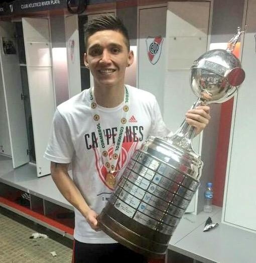 Kranevitter posa con la Copa Libertadores, tras vencer a Tigres en la final de 2015.