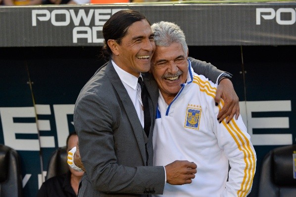 Francisco junto a Ferreti cuando Lobos y Tigres se vieron las caras.