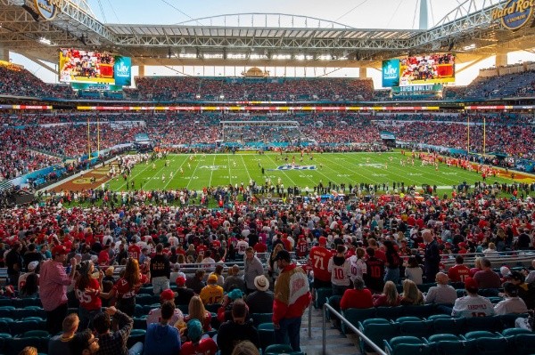 Aficionados durante el Super Bowl LIV