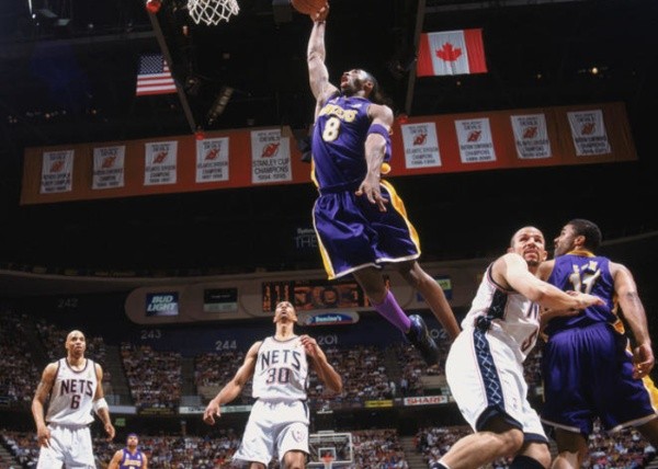 Bryant y los Lakers ganaron la final de la NBA del 2002 ante New Jersey Nets (Foto: Getty)