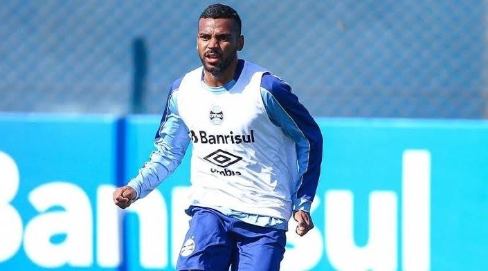 Léo Gomes deve voltar a treinar com bola entre 3 e 4 semanas. Foto: Lucas Uebel/Grêmio