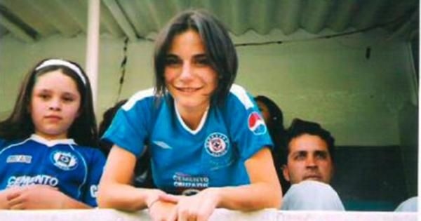 Martha Higareda en una de sus visitas al Estadio Azul.