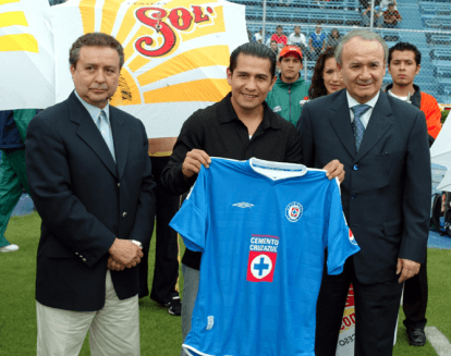 Marco Antonio Barrera en el Estadio Azul.