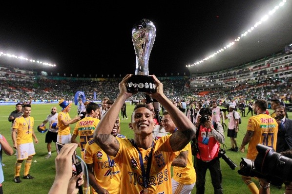 Los jugadores de Tigres festejan el título del Clausura 2019.