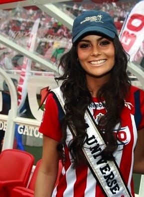 Ximena Navarrete en su visita al estadio de Chivas (Getty Images)