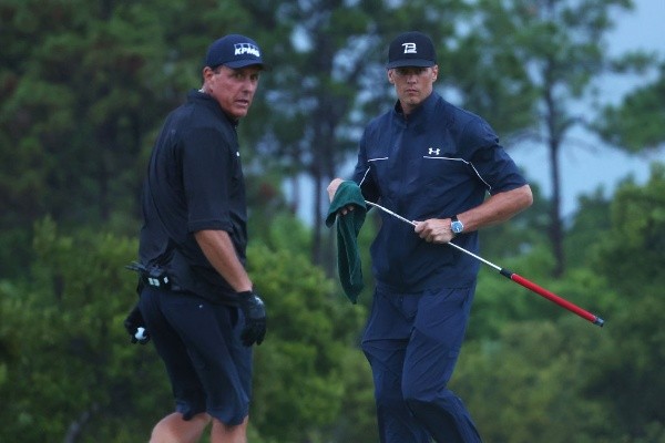 Tom Brady fue acompañado por Phil Mickelson en The Match (Foto: Getty)