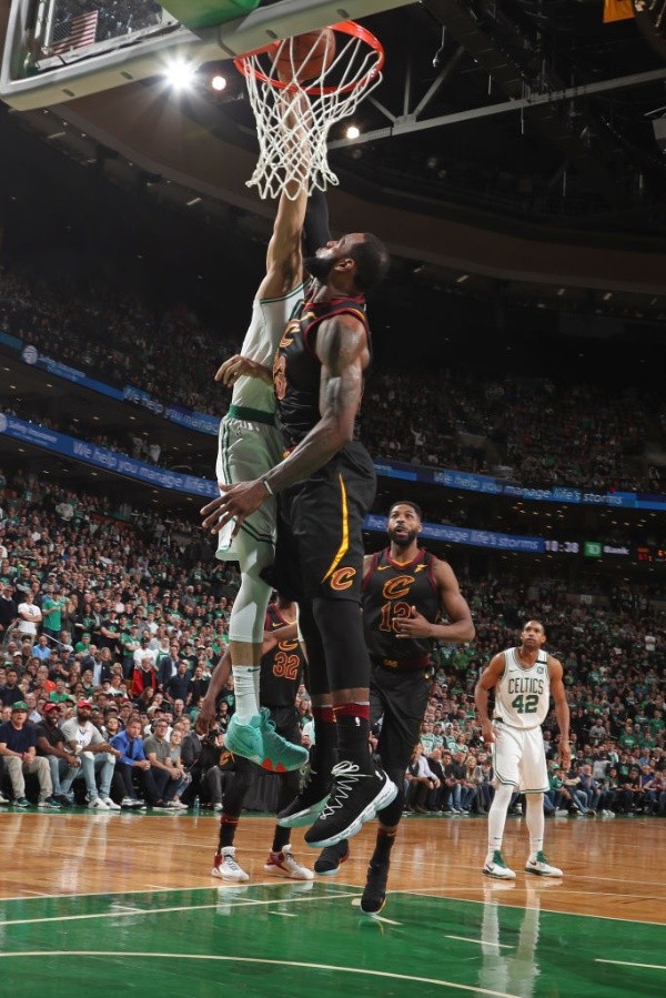 La inolvidable jugada de Tatum sobre LeBron (Foto: Getty)