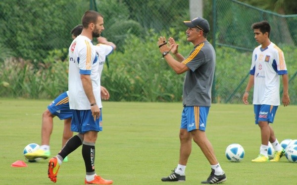 Tito Villa, durante una práctica con Tuca Ferretti.