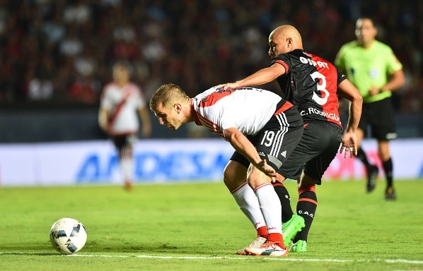 Clemente Rodríguez, en Colón, enfrentando a River. (Foto: Getty)