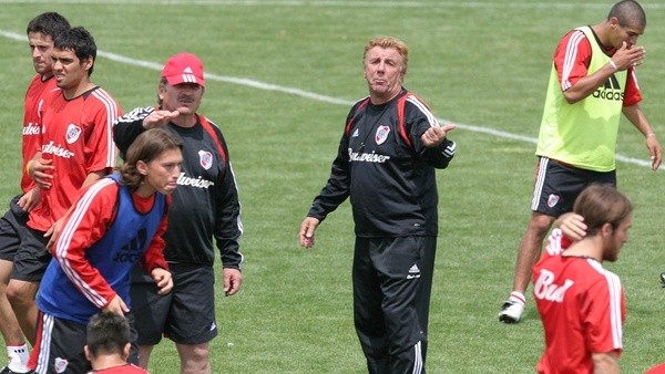 Gustavo Oberman entrenando bajo las órdenes de Reinaldo Merlo.