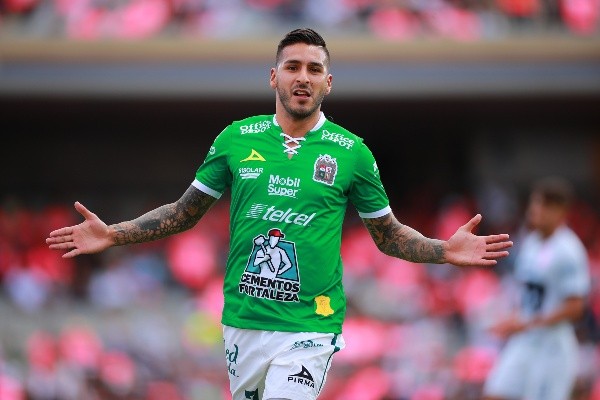 Felicidad hasta ahí: Sosa le convirtió a Pumas con la playera de León.