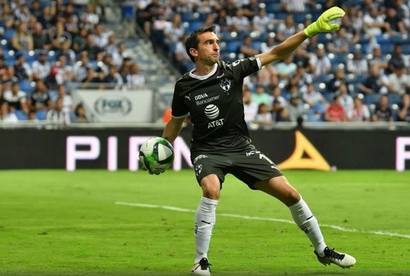 Barovero, atajando con Monterrey.