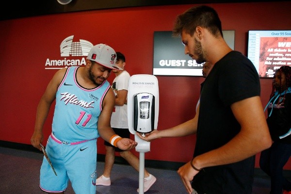 Aficionados antes que se suspendiera la NBA