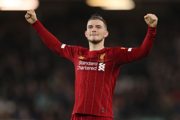Harvey Elliott con la camiseta de Liverpool. (Foto: Getty)