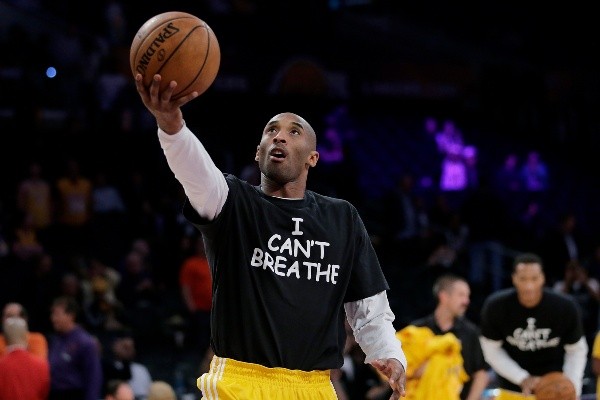 La protesta de Bryant contra la violencia racial (Foto: Getty)