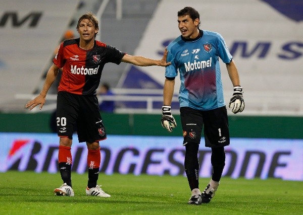 Nahuel Guzmán junto a Gabriel Heinze en el Newell’s 2013.