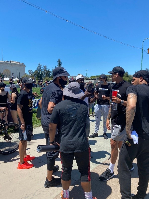 Curry y los Warriors activos en marcha pacífica (Foto:       @wcgoldberg)