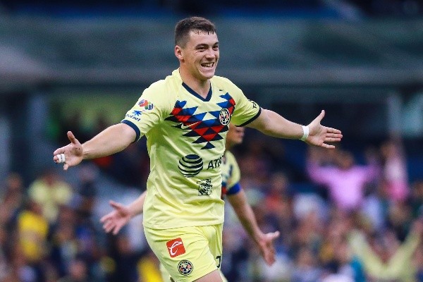 Una imagen repetida: Viñas grita un gol con el América.