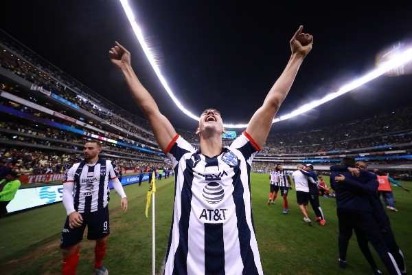 Montes celebrando el título de Rayados en el Azteca (Foto: Getty)