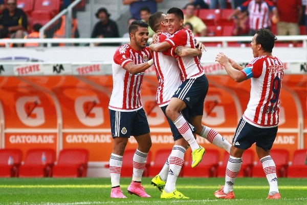 El Avión celebrando su único tanto con el Rebaño (Foto: JAM MEDIA)