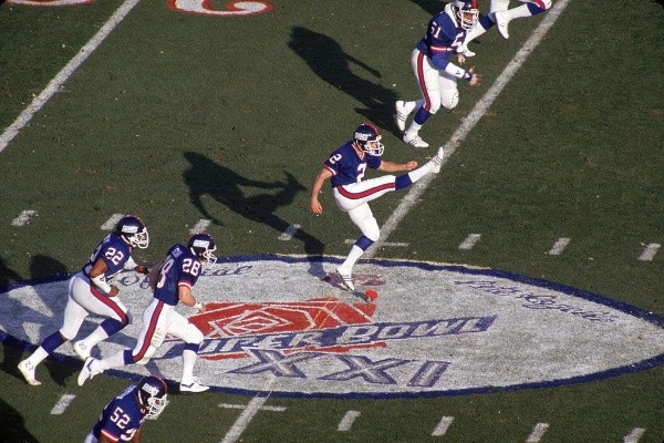 Raul Allegre dio el kickoff del Super Bowl XXI. Foto: Getty.