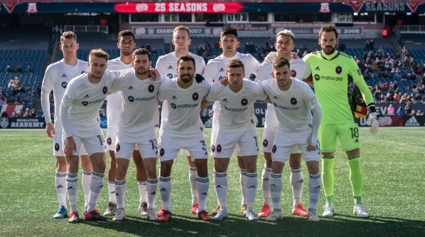 The Chicago Fire team pose for a picture before the game against the New England Revolution (Getty).