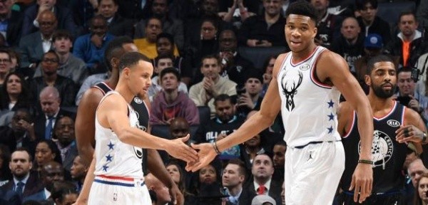 ¿Jugarán por fin juntos Curry y Giannis? (Foto: Getty)