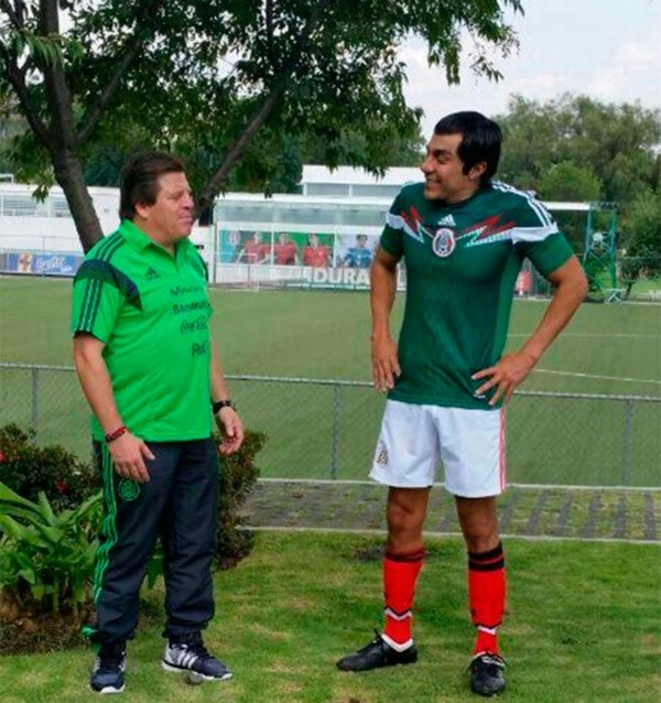 Adrián Uribe en su famosa caracterización como el ‘Cuau’. Foto:@Televisa_Prensa