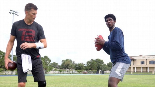 El especial entrenamiento de Tom Brady (Foto: @ShedeurSanders)
