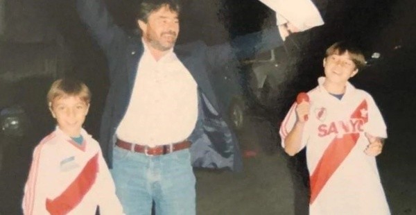 La fotografía de Scocco, con la de River, junto a su familia. (Foto: Olé)