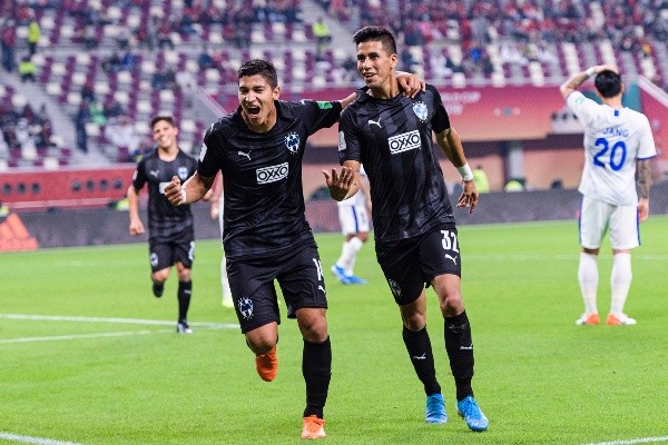 Ángel Zaldívar festeja un gol junto a Maxi Meza (Getty Images)