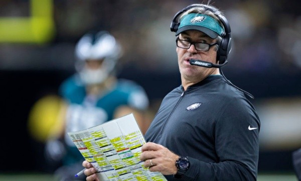 Doug Peterson, entrenador en jefe de los Eagles (Getty)