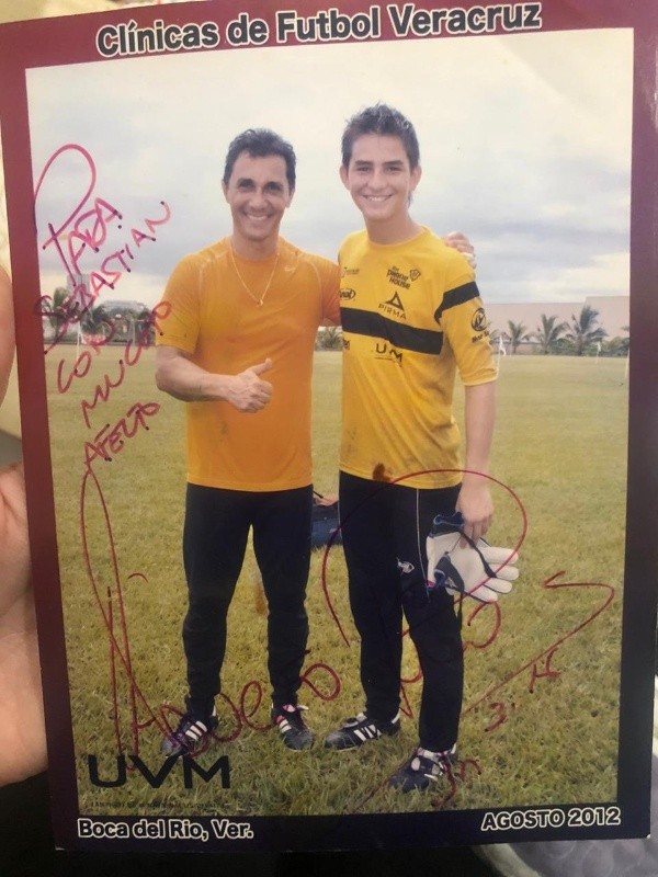 Adolfo Ríos y Sebastián Jurado compartieron en 2012 en una clínica de futbol. (Foto: Twitter sebastianj_97)