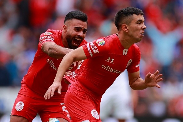 Leonardo Fernández celebrando un gol con Toluca (Getty)